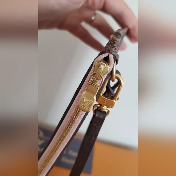 Louis Vuitton Neverfull MM GM pouch - Picture 12 of 14